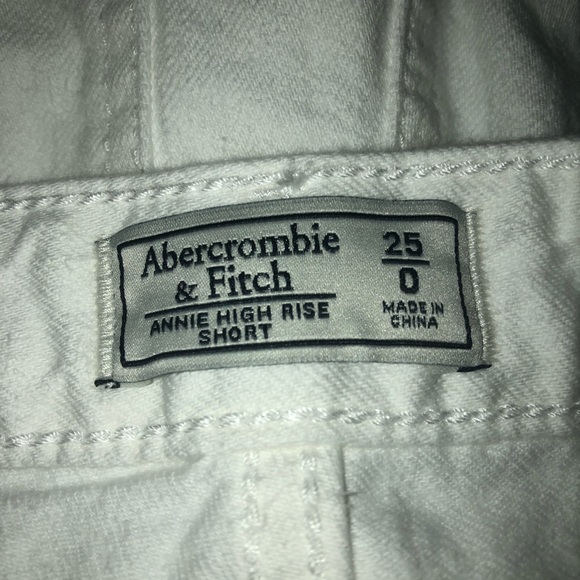 Never worn white Abercrombie shorts - Picture 3 of 3